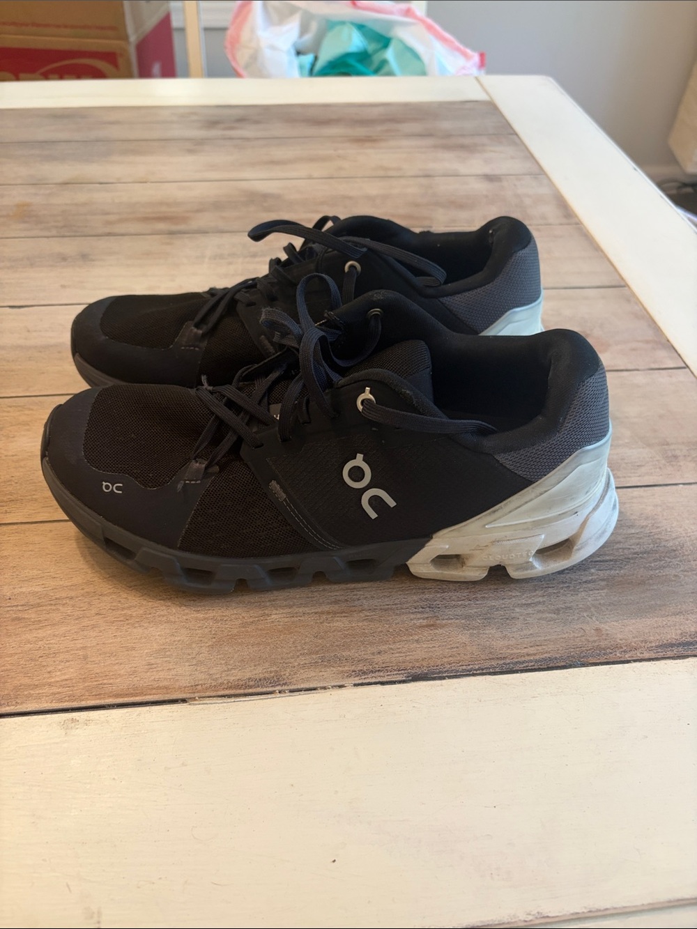 On men’s Cloudflyer 4 running shoe black and white size 9.5 - Picture 3 of 9